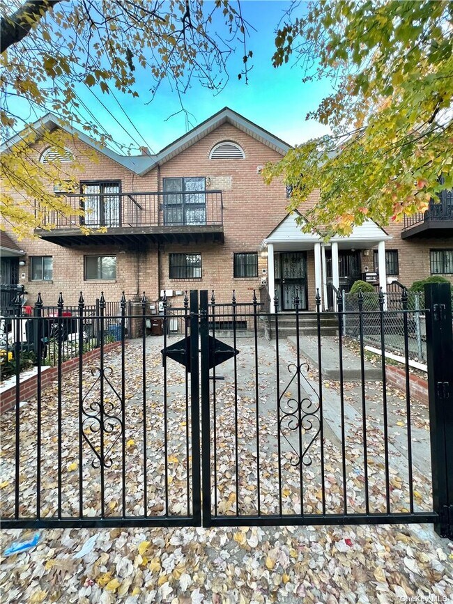 Building Photo - 136-47 58th Ave
