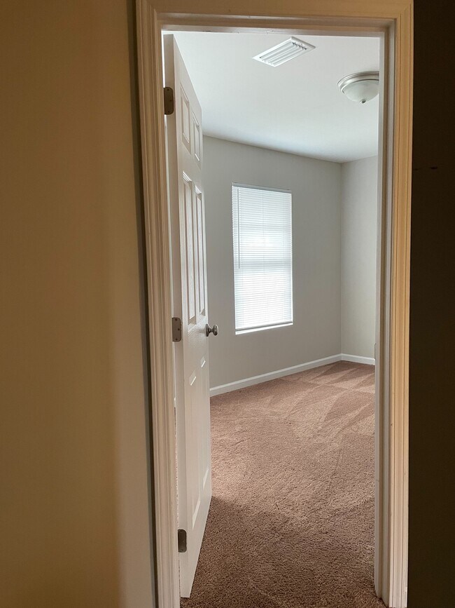 Foto del edificio - 4904 E 11th St