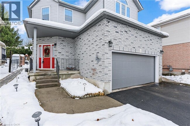 Photo du bâtiment - 44 Dineen Ct