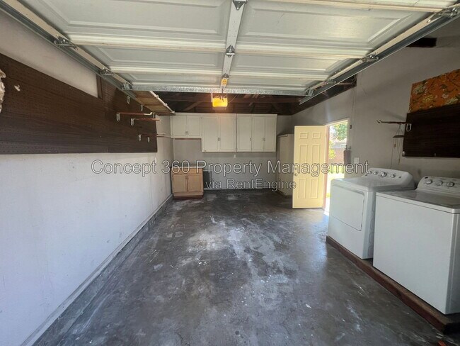 Building Photo - 5016 Lorelei Ave
