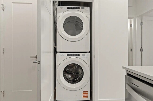 Photo du bâtiment - 13760-1375A 75a Ave