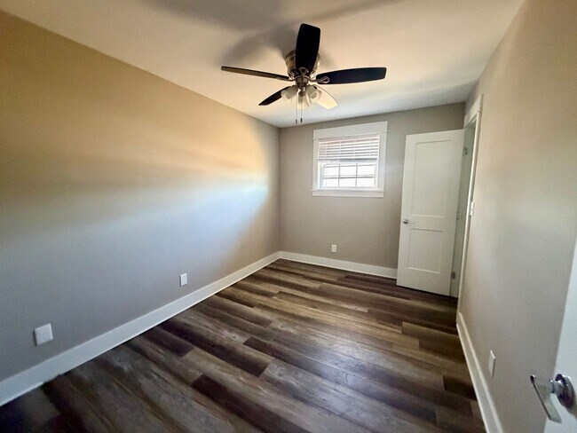 Building Photo - Single-Family House for Rent