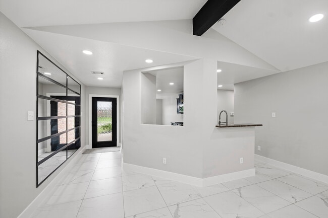 Building Photo - 9811 Texas Cut Ln
