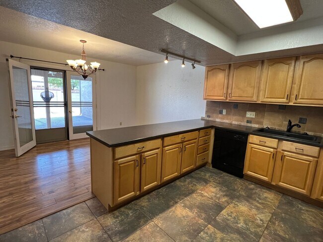 Building Photo - 3236 Silversmith Dr