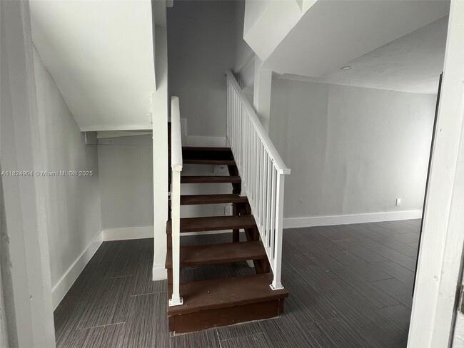 Foto del edificio - 2260 SW 17th St
