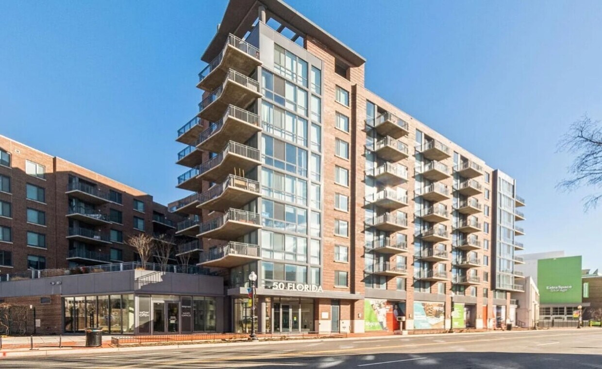 Foto principal - Modern and Stunning 1 Bedroom, 1 Bath + Den Condo in the popular Lexicon – Available Now!