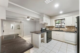 Building Photo - 1010 E Red Cedar Cir