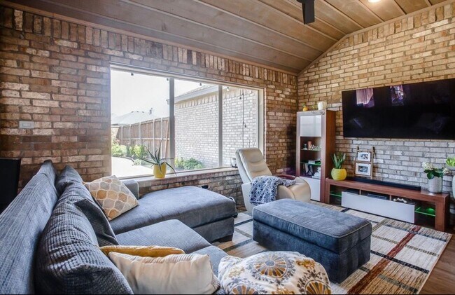 Foto del edificio - 4 bedroom 3 bathroom in Kelsey Park!!