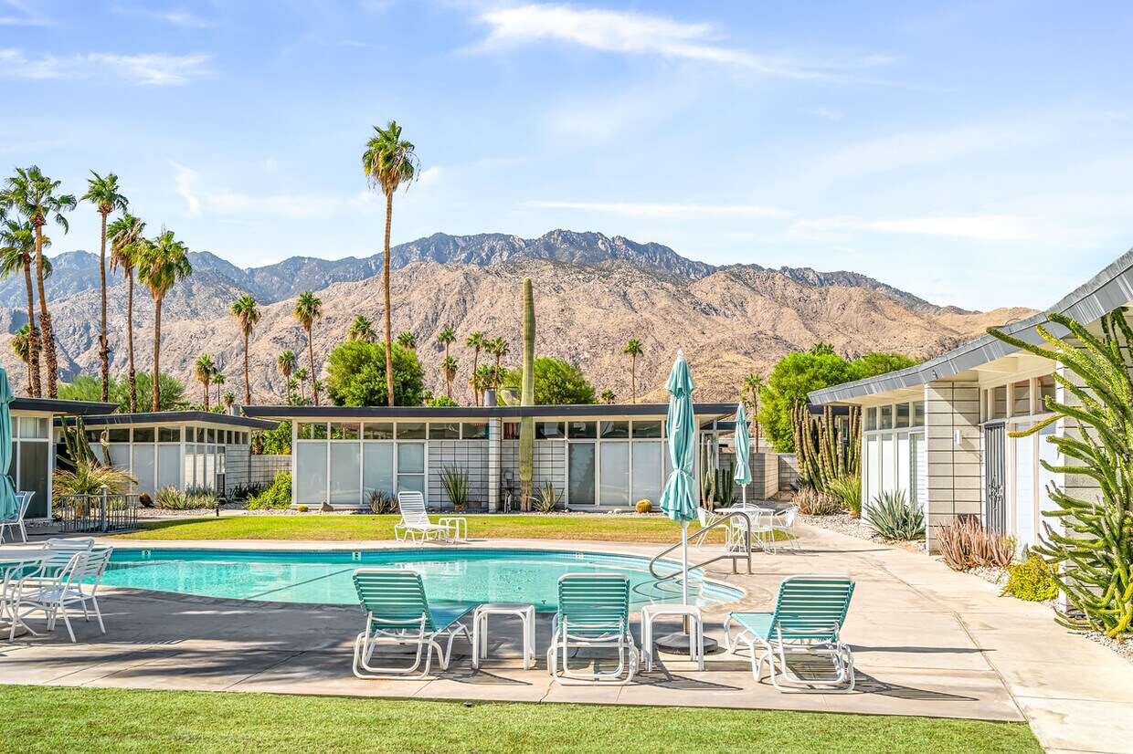 Primary Photo - 2244 E Tahquitz Canyon Way