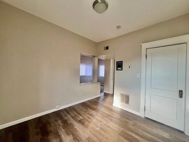 Comedor - 401 Range St