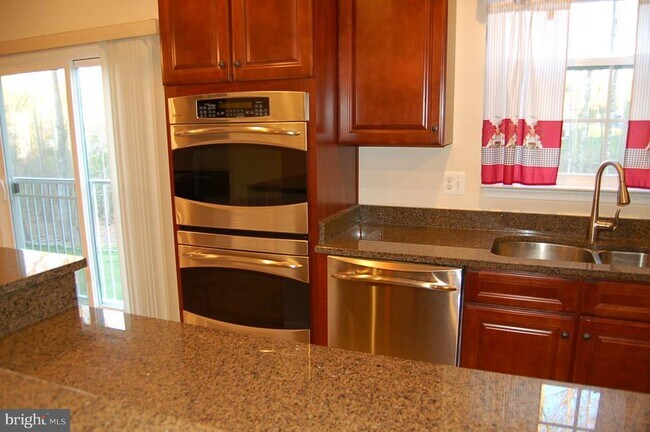 Foto del edificio - 12699 Lakeside Ct