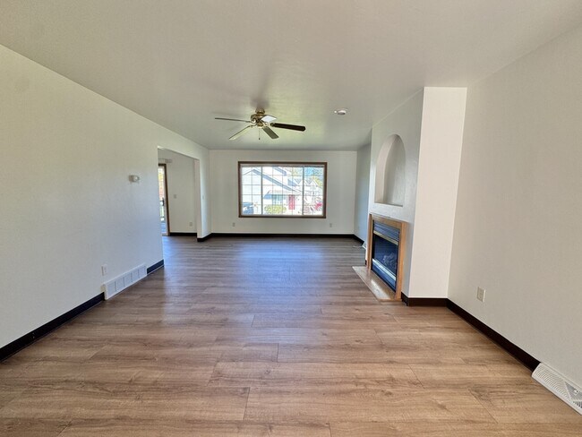 Foto del edificio - 1584 Cardinal Ln
