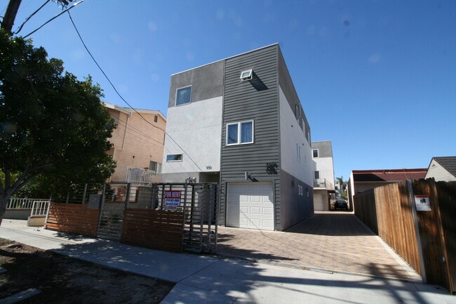 Foto del edificio - 5313 Riverton Ave