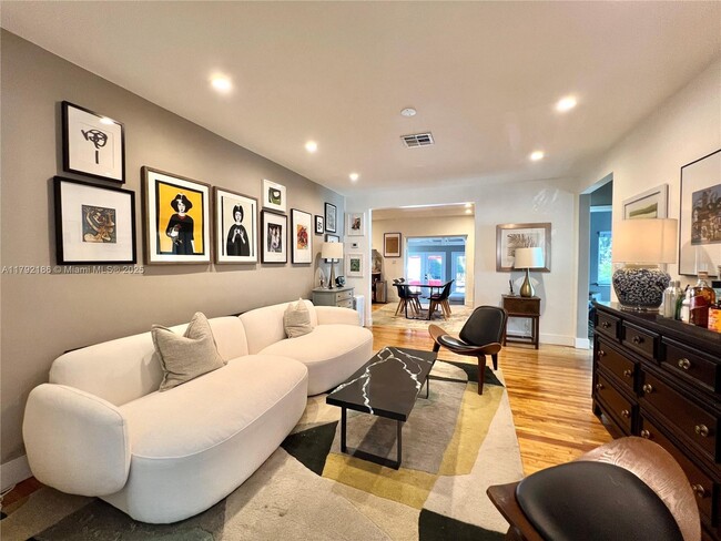 Foto del edificio - 4639 SW 10th St