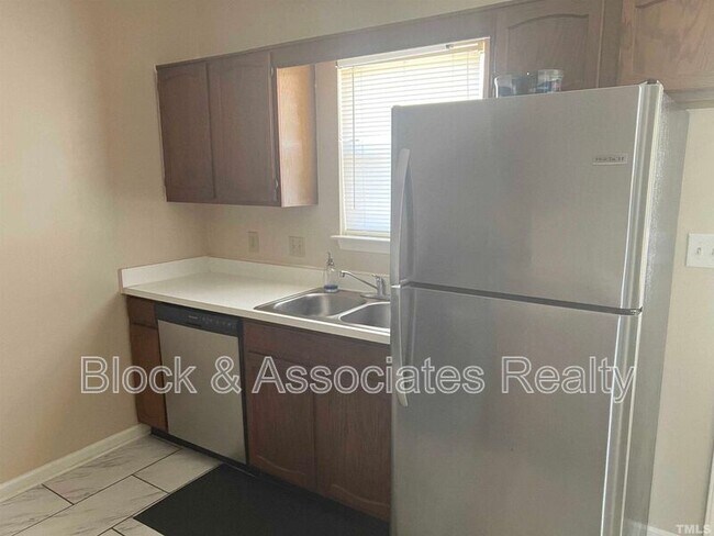 Foto del edificio - 6141 Loch Laural Ln