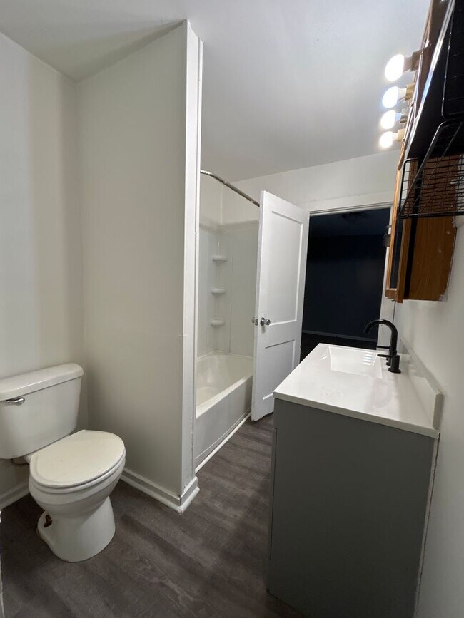 Foto del edificio - Charming 2-Bedroom, 1-Bathroom Home in South Bend