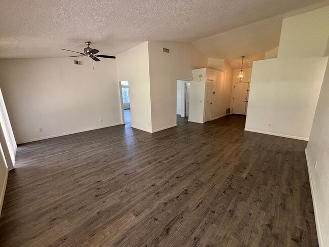 Building Photo - Newly renovated 4 bedroom in canyon crest!