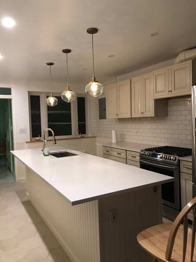 Foto del edificio - 1272 E 52nd St