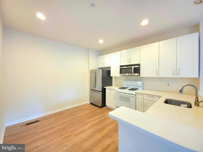 Foto del edificio - 5310 Birds View Ln