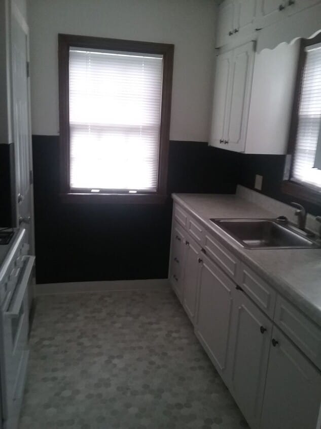 Primary Photo - 21 E Kansas City St
