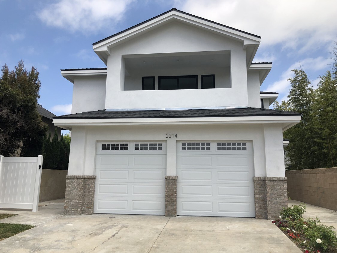 Foto principal - 2214 Elden Ave