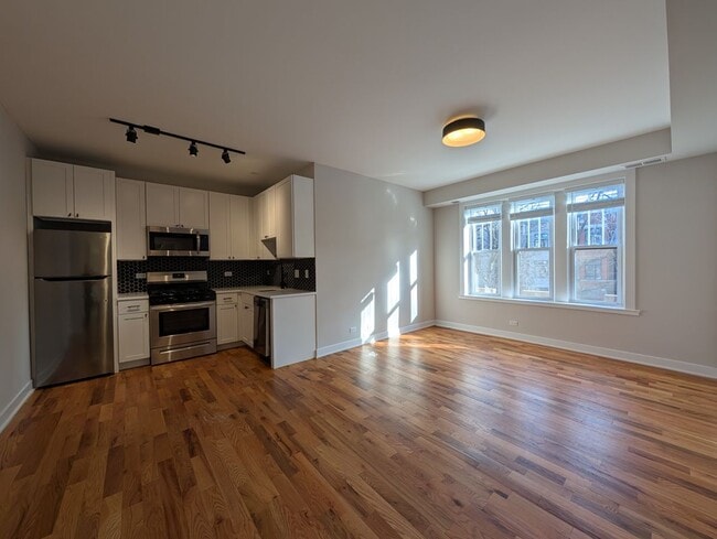 Foto del edificio - 656 W Wrightwood Ave