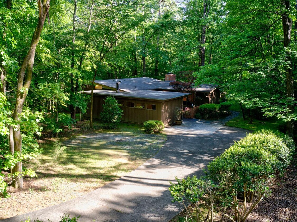 Tucked in the Forest on a Large, Private Lot!! - 603 Rock Creek Rd