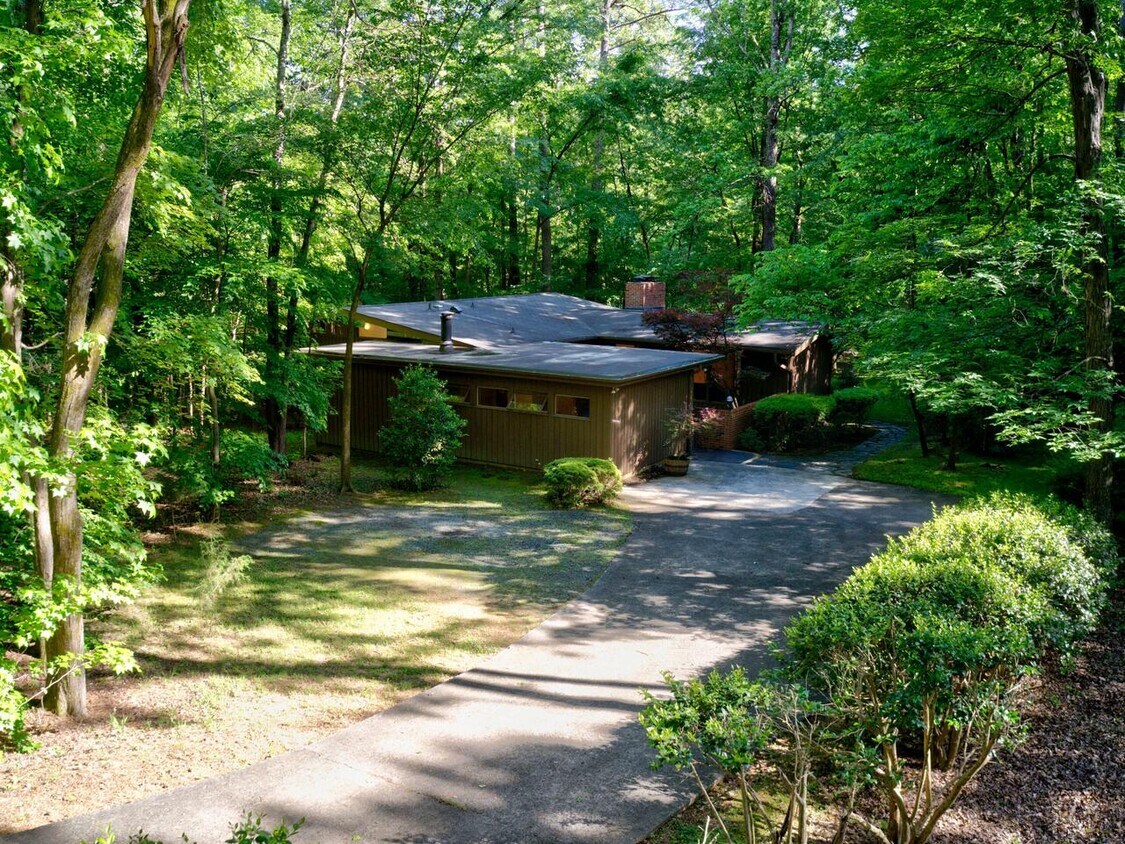 Ubicado en el Forest en un gran, Lot! privado. - 603 Rock Creek Rd