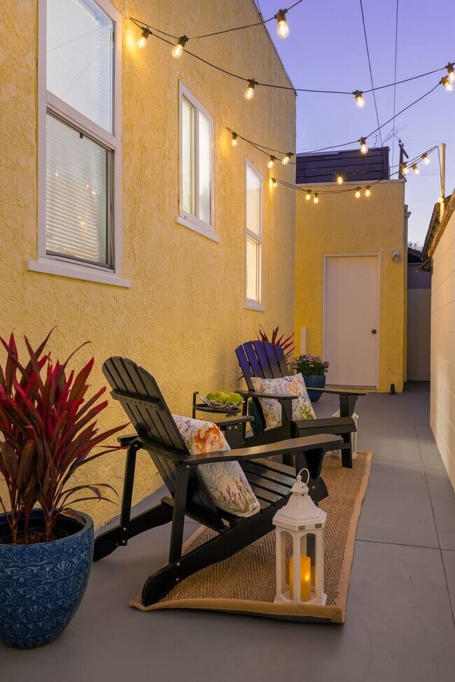 Foto del edificio - 3815 E 8th St