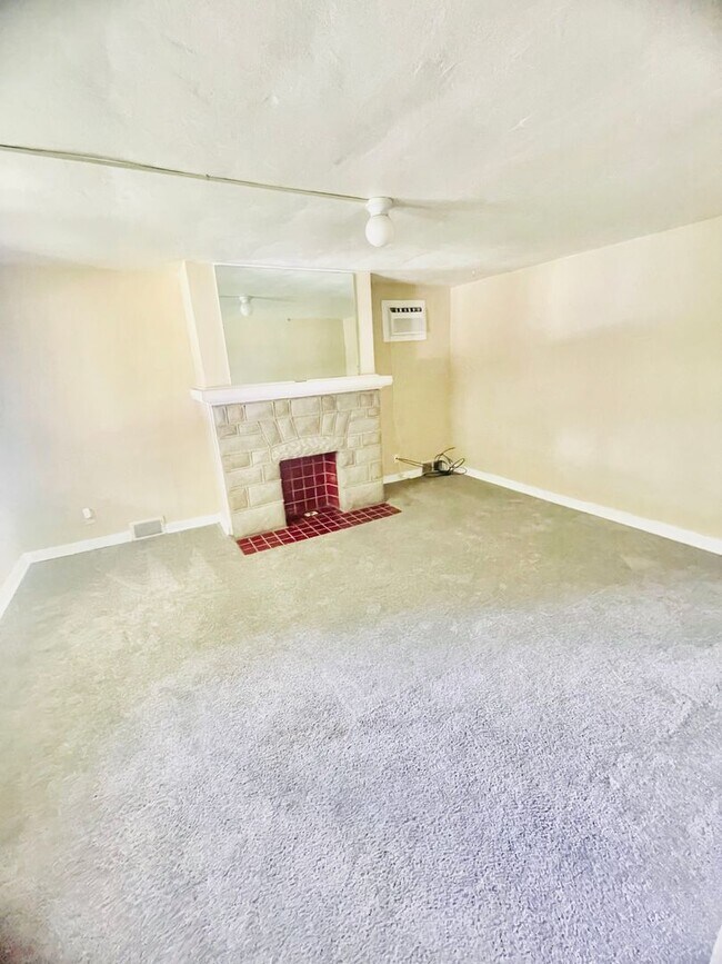 Foto del edificio - 4 bedroom. 1.5 Bath- Turtle Creek Pa