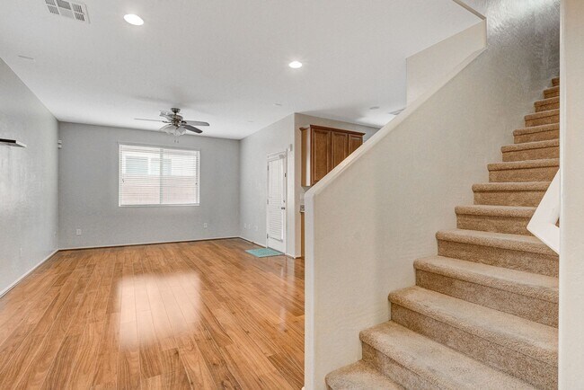 Building Photo - Mountain's Edge Home For Rent! 3 beds, 2.5...