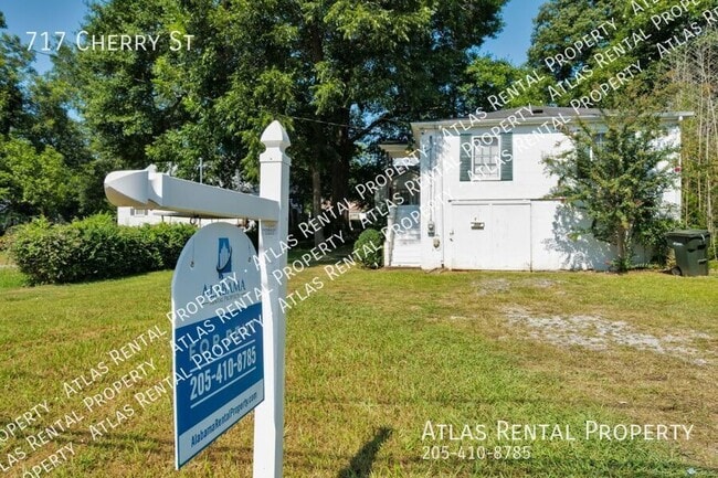 Building Photo - 717 Cherry St