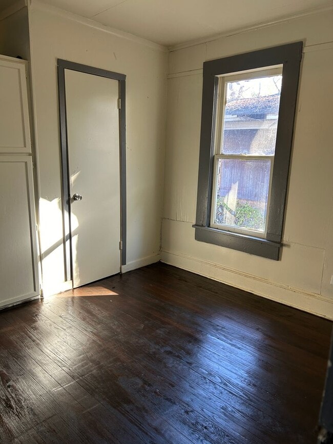 Building Photo - 1112 Andrew Querbes St