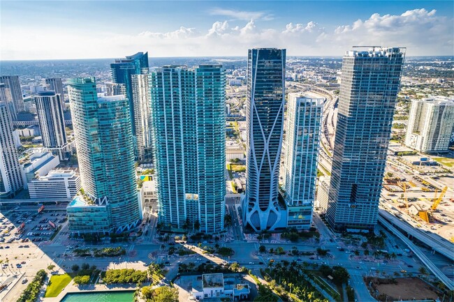 Building Photo - 1000 Biscayne Blvd