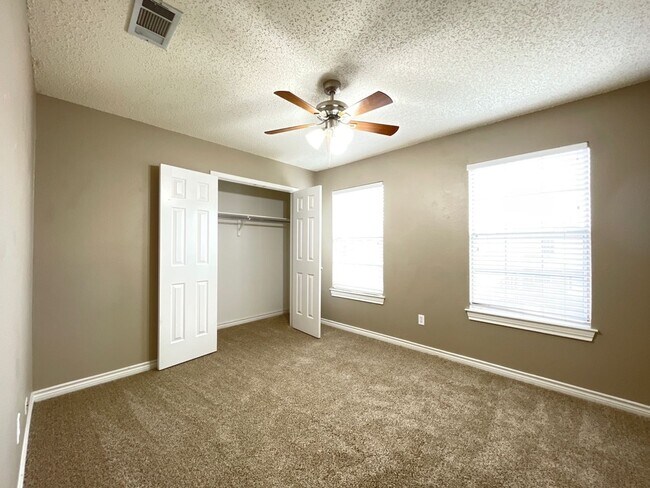 Foto del edificio - 8100 Waimea St