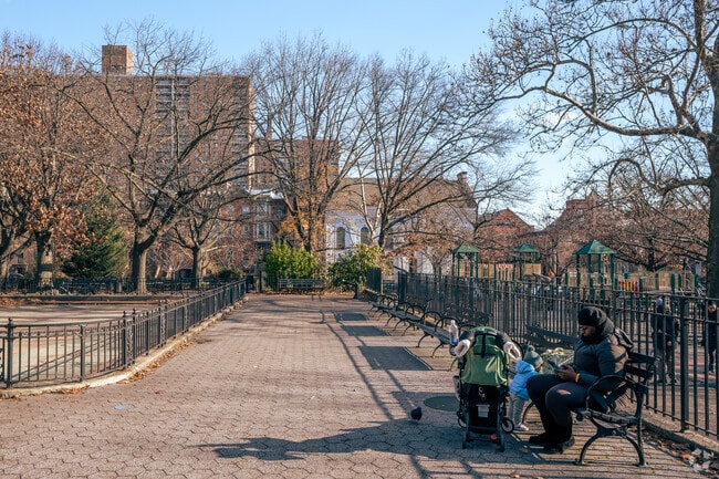 Underwood Park was the site of the mansion of typewriter manufacturer John Thomas Underwood.
