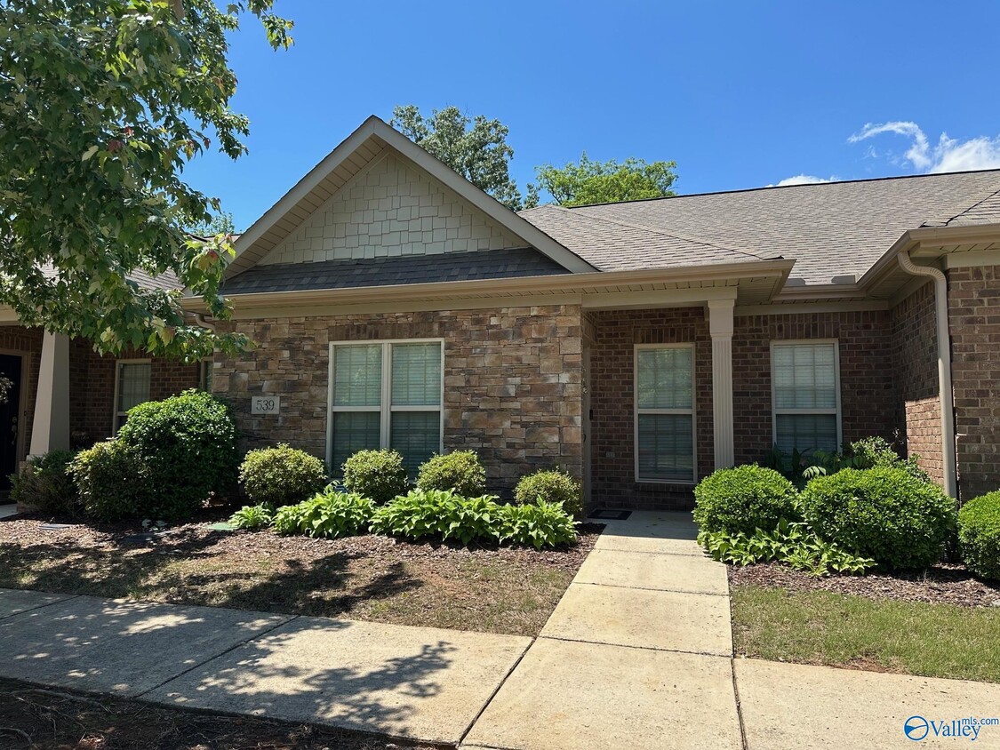 Foto principal - 539 W Mossyleaf Dr SW