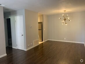 Building Photo - 470 N Villa Ct