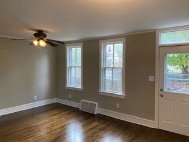 Foto del edificio - 310 W Scott St