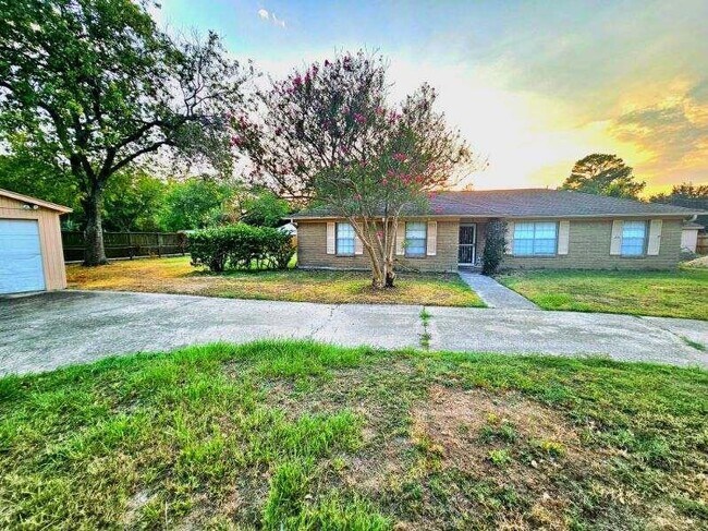 Foto del edificio - 9303 Cornett Dr