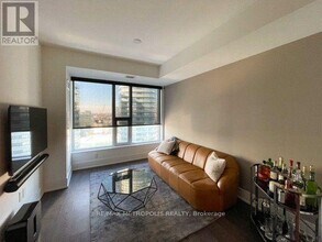 Building Photo - 10 York St