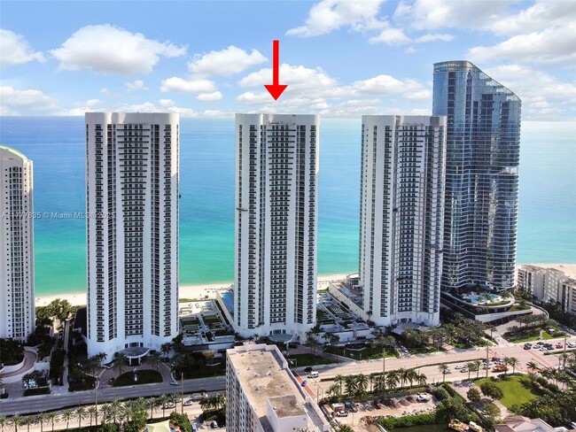 Building Photo - 15901 Collins Ave