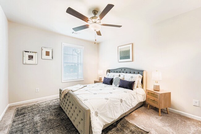 Foto del edificio - 85 Basswood Ln