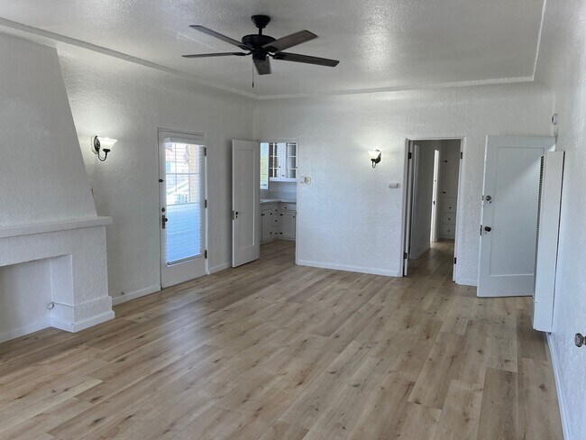 Foto del edificio - 788-794 Molino Ave. - 2612 E. 8th St. Long Beach, CA 90804