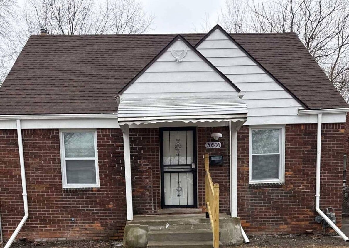Primary Photo - Renovated 3-Bedroom Home – We Welcome Sect...