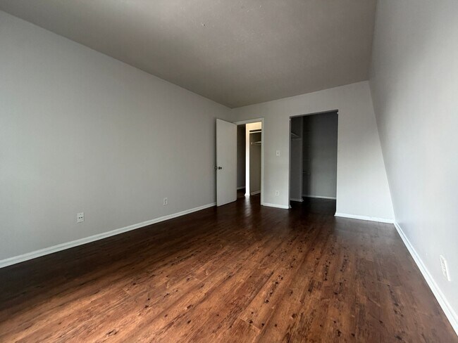 Foto del edificio - 421 Poplar Level Ct