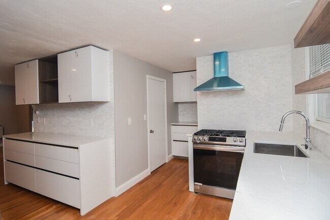 Foto del edificio - 4-14 Rodgers Ave