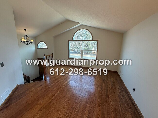 Foto del edificio - Shoreview House Available Now, Updated Kitchen & Baths, Open Floor Plan, Family Room, Mounds View...