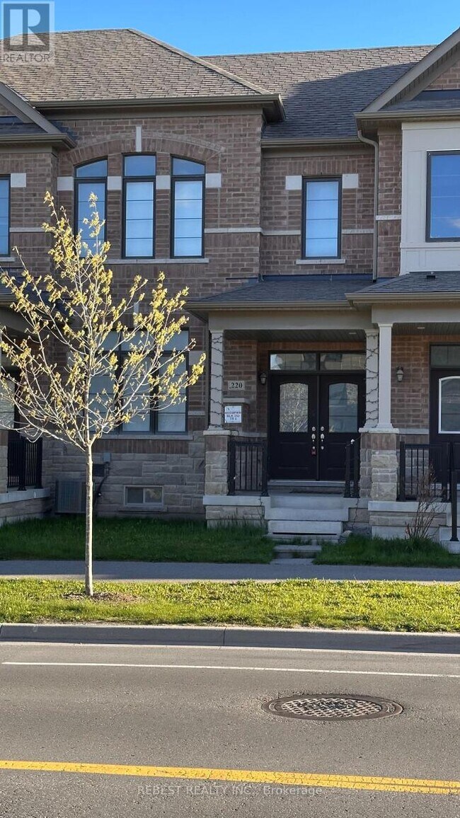 Photo du bâtiment - 220 Coronation Rd