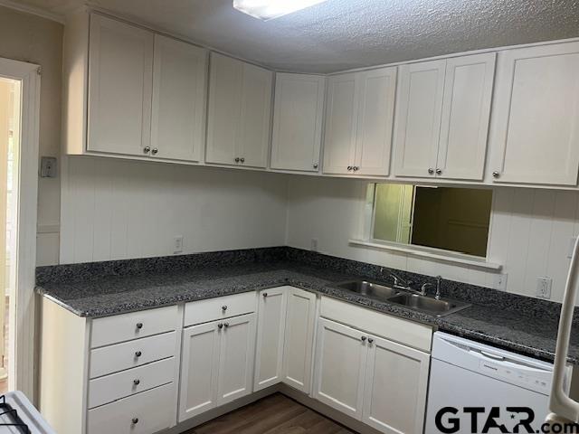 Foto del edificio - 2616 Oak Ln